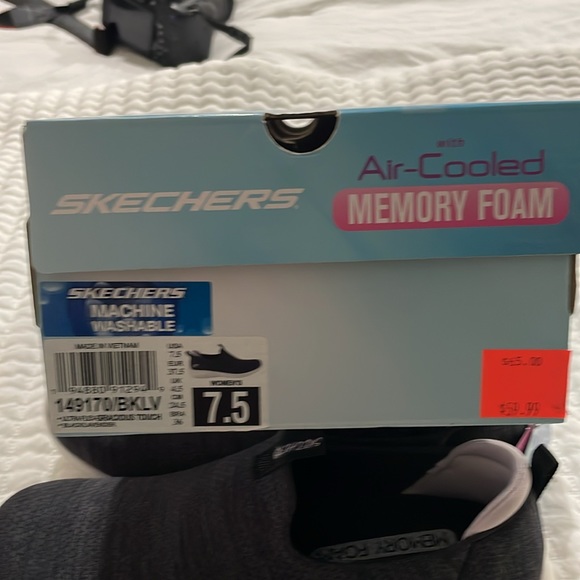 New Skechers memory foam - Picture 7 of 10